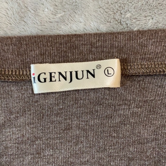 Brown shirt with buttons - Picture 3 of 3